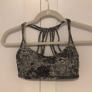 Lululemon sports bra size 4 gray flower pattern